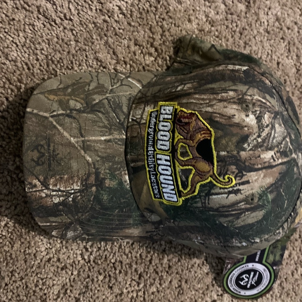 NWT Bloodhound RealTree Camo Hat